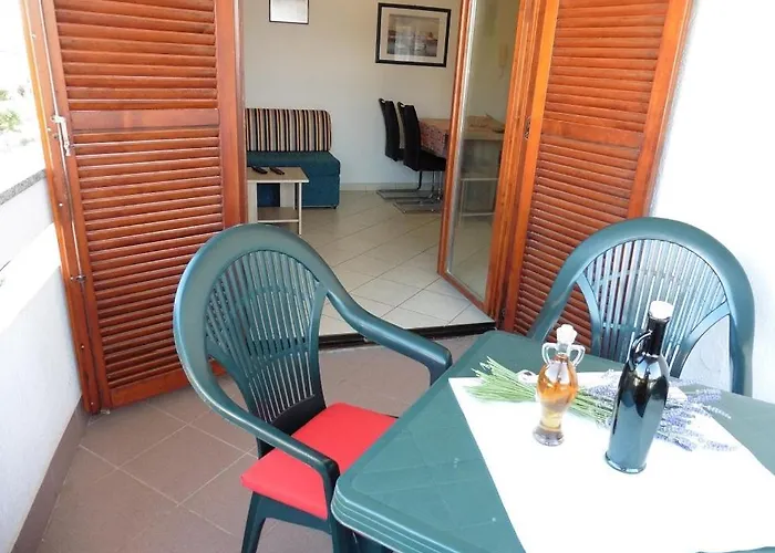 In With Balcony, Air Conditioning, Wifi, Washing Machine 3590-1 Lägenhet Punat