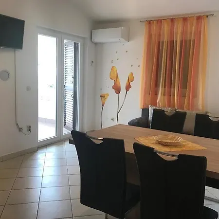 Lägenhet In With Balcony, Air Conditioning, Wifi, Washing Machine 3590-1
