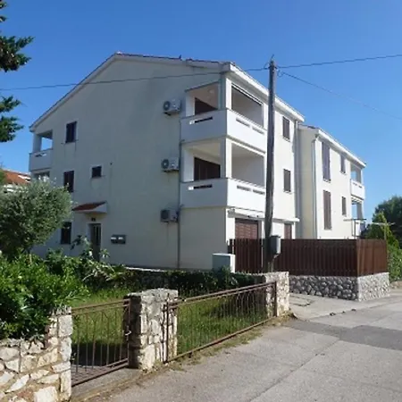 Appartement In With Balcony, Air Conditioning, Wifi, Washing Machine 3590-1 *