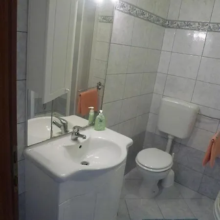 Appartement In With Balcony, Air Conditioning, Wifi, Washing Machine 3590-1 *