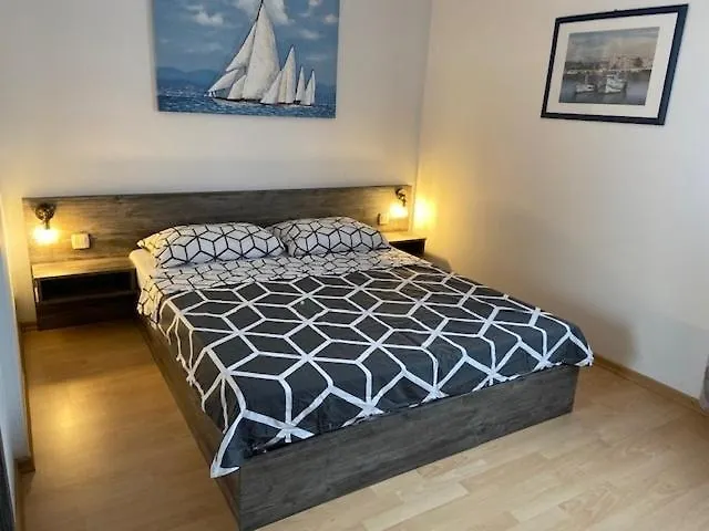 Apartman In With Balcony, Air Conditioning, Wifi, Washing Machine 3590-1 Punat